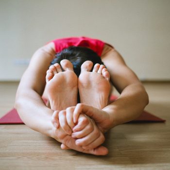découvrez l'harmonie du corps et de l'esprit grâce au yoga. pratiquez des postures apaisantes, améliorez votre flexibilité et réduisez le stress. rejoignez-nous pour une expérience revitalisante qui élève votre bien-être au quotidien.